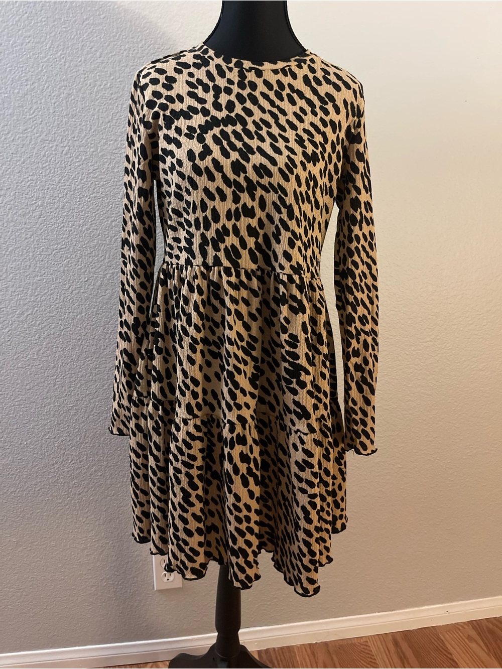Long-Sleeve Leopard Tiered Dress in Beige and Black